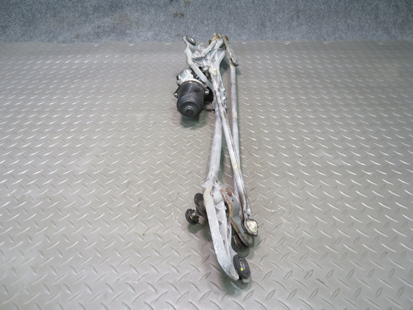 06-09 Nissan 350Z Z33 Convert Windshield Wiper Transmission Linkage & Motor OEM