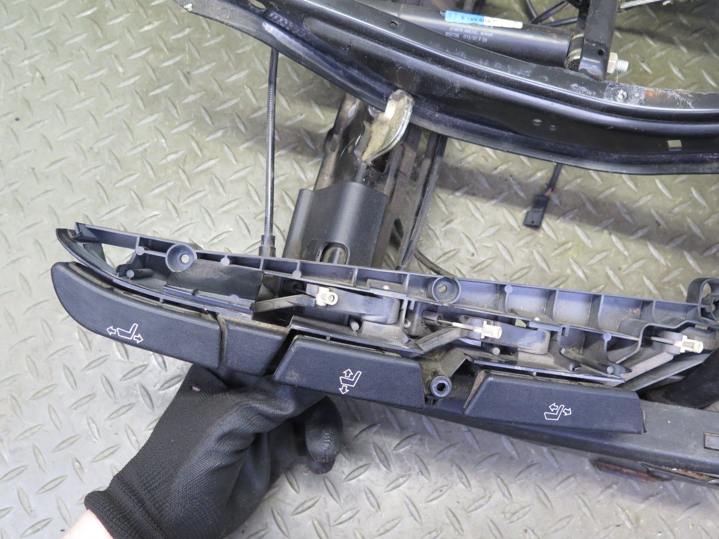 94-99 BMW E36 318i 318ti Front Left Seat Lower Frame Track Rail OEM