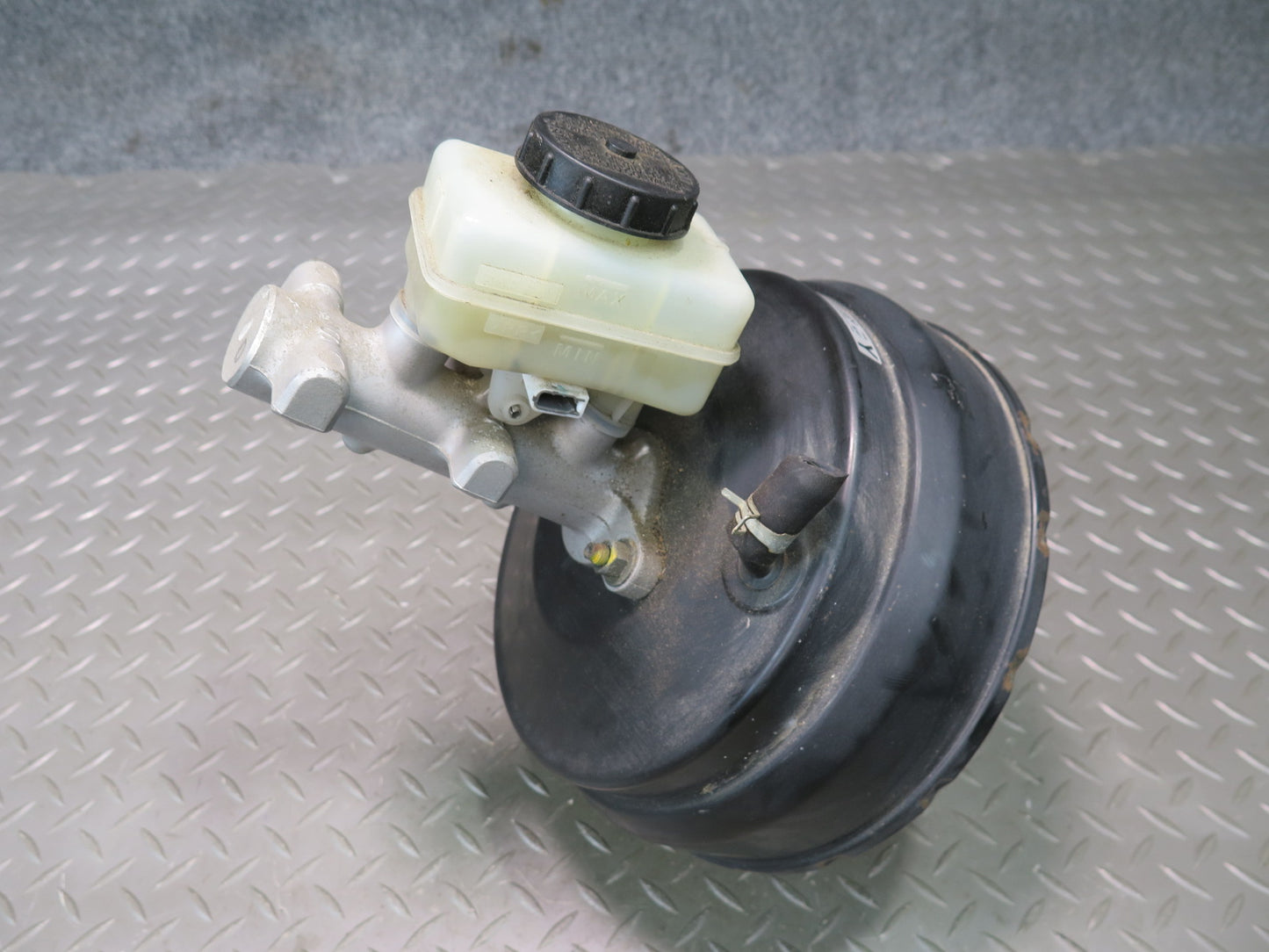 06-08 Nissan 350Z MT Convertible Brake Master Cylinder Booster Reservoir OEM