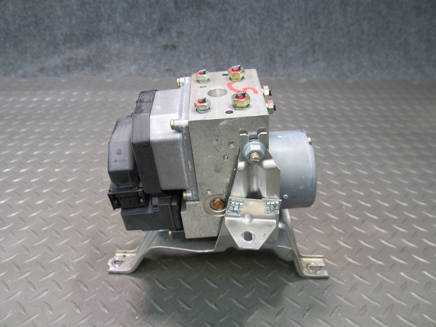 1999-2004 Porsche 911 996 Anti Lock Brake ABS Pump Module 99635575528 OEM