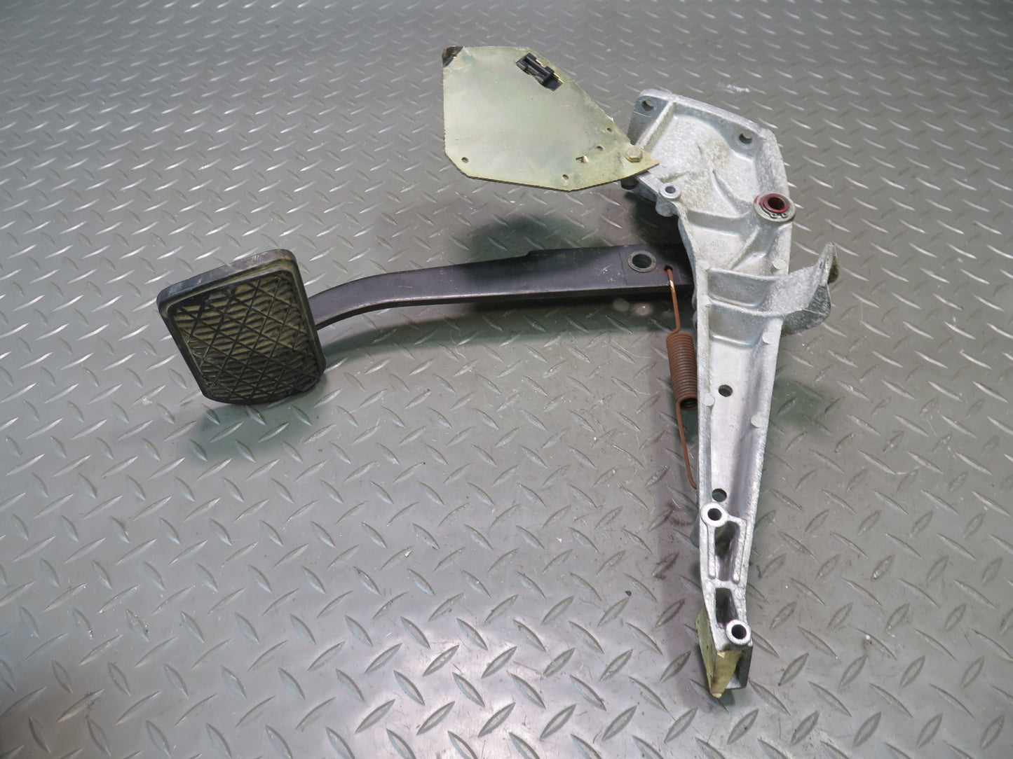 75-76 Mercedes W115 300D A/T Brake Brake Pedal w Bracket Mount Assembly OEM