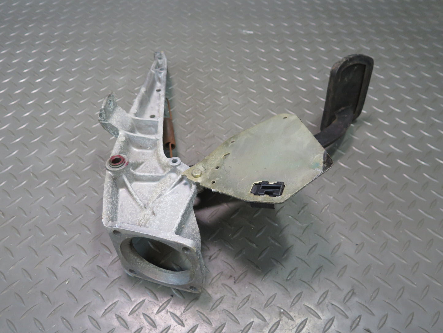 75-76 Mercedes W115 300D A/T Brake Brake Pedal w Bracket Mount Assembly OEM