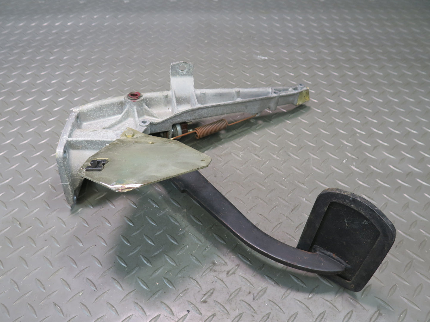 75-76 Mercedes W115 300D A/T Brake Brake Pedal w Bracket Mount Assembly OEM