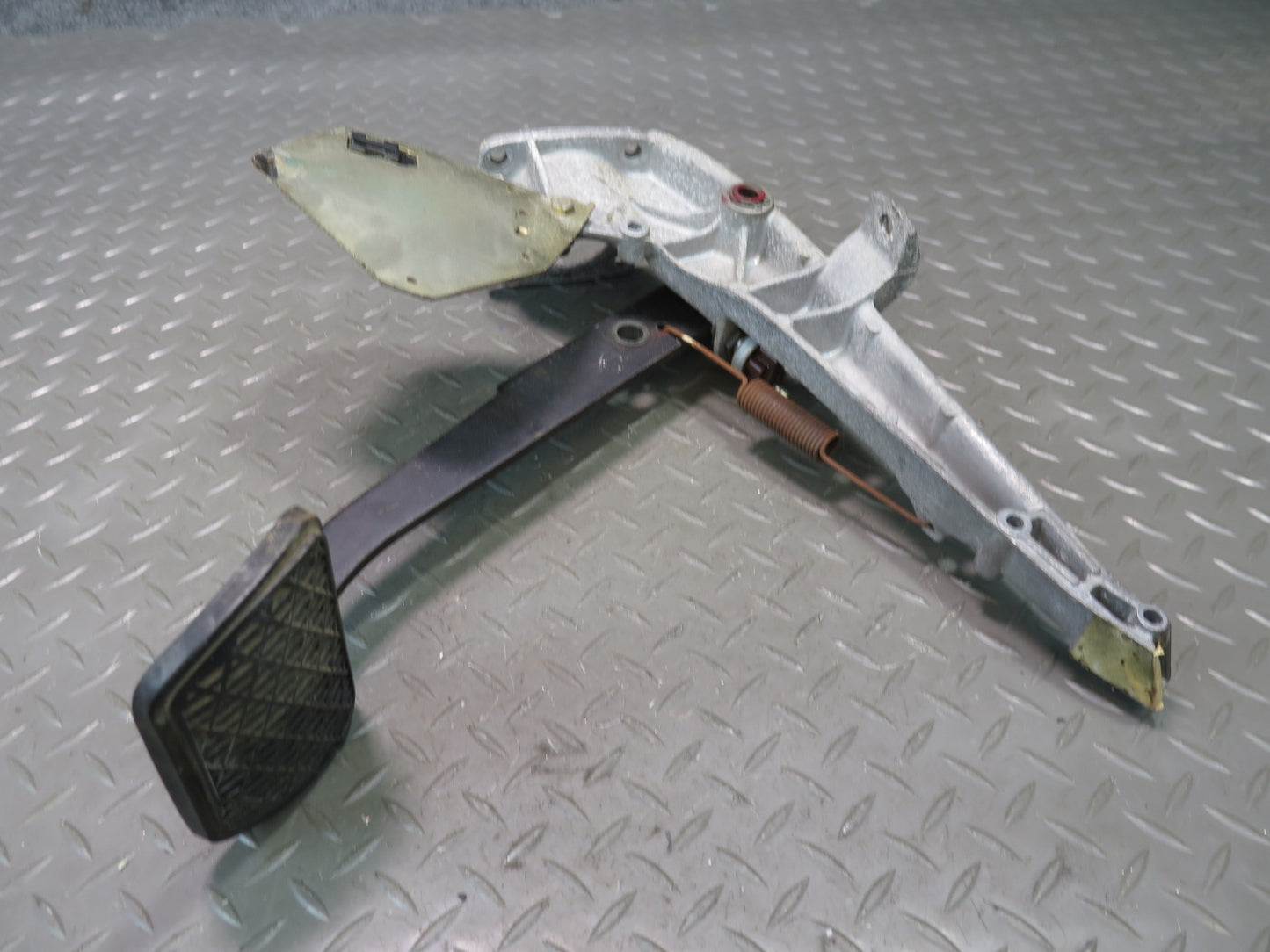 75-76 Mercedes W115 300D A/T Brake Brake Pedal w Bracket Mount Assembly OEM
