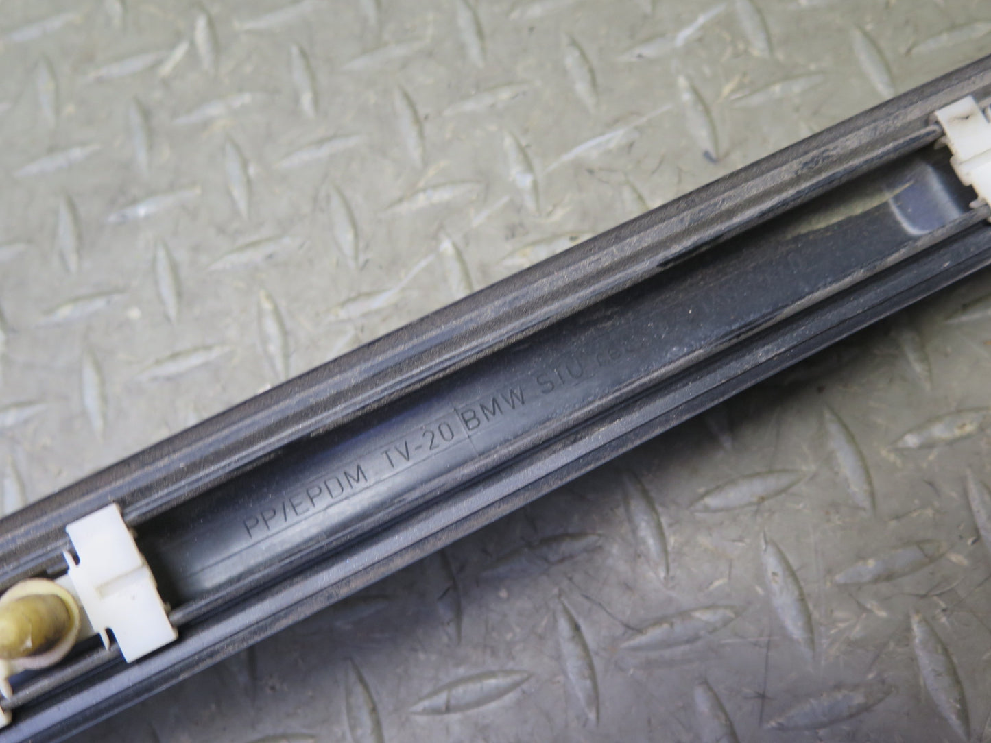 95-99 BMW E36 318ti Compact Fender Door Rear Quarter Trim Molding Set OEM