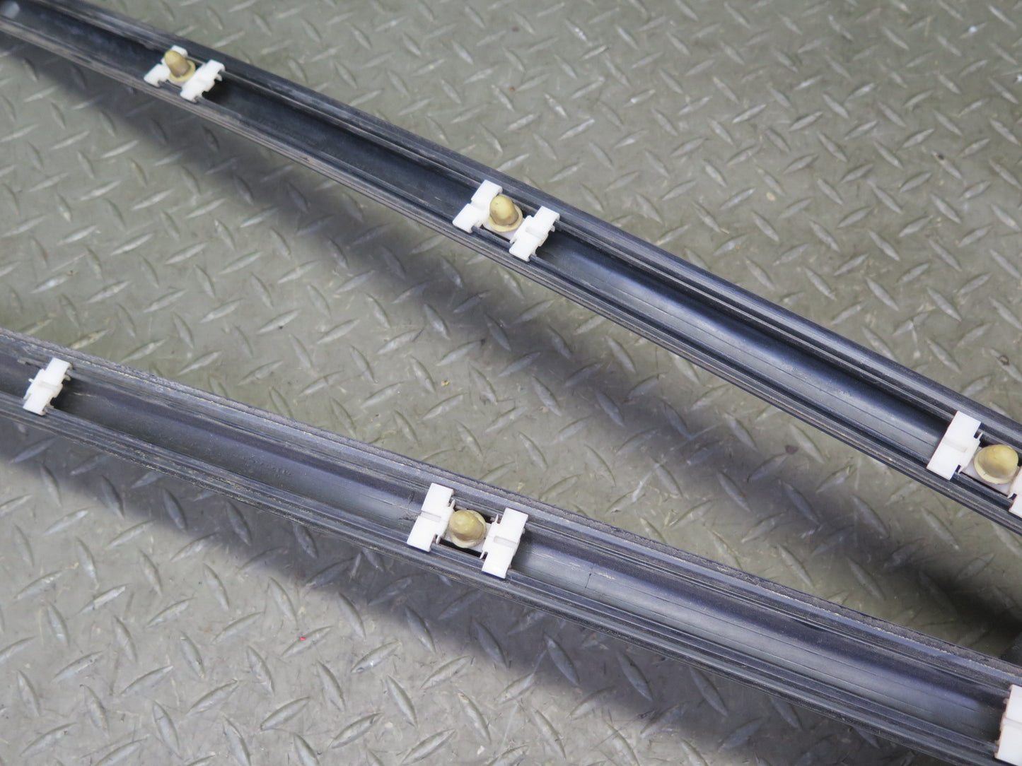 95-99 BMW E36 318ti Compact Fender Door Rear Quarter Trim Molding Set OEM