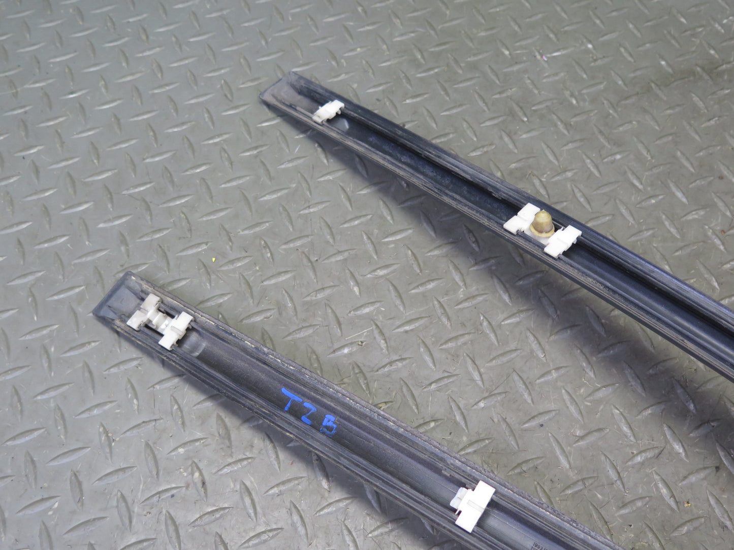 95-99 BMW E36 318ti Compact Fender Door Rear Quarter Trim Molding Set OEM