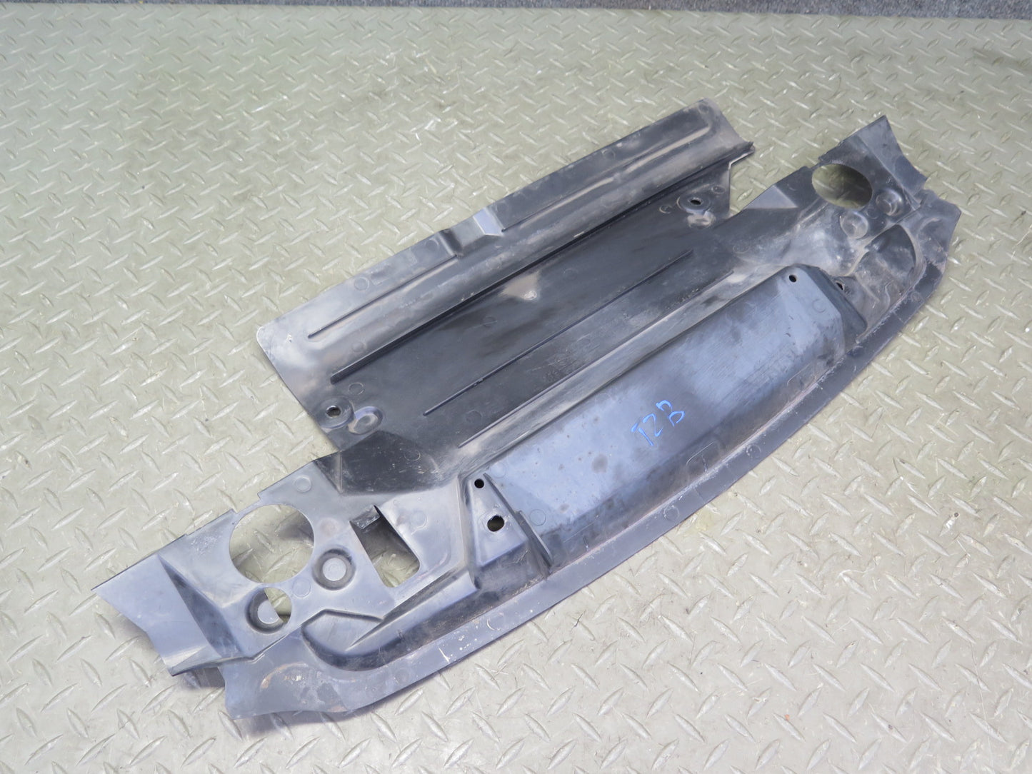 95-99 BMW E36 318ti Radiator Cowl Cover Panel 8119046 OEM