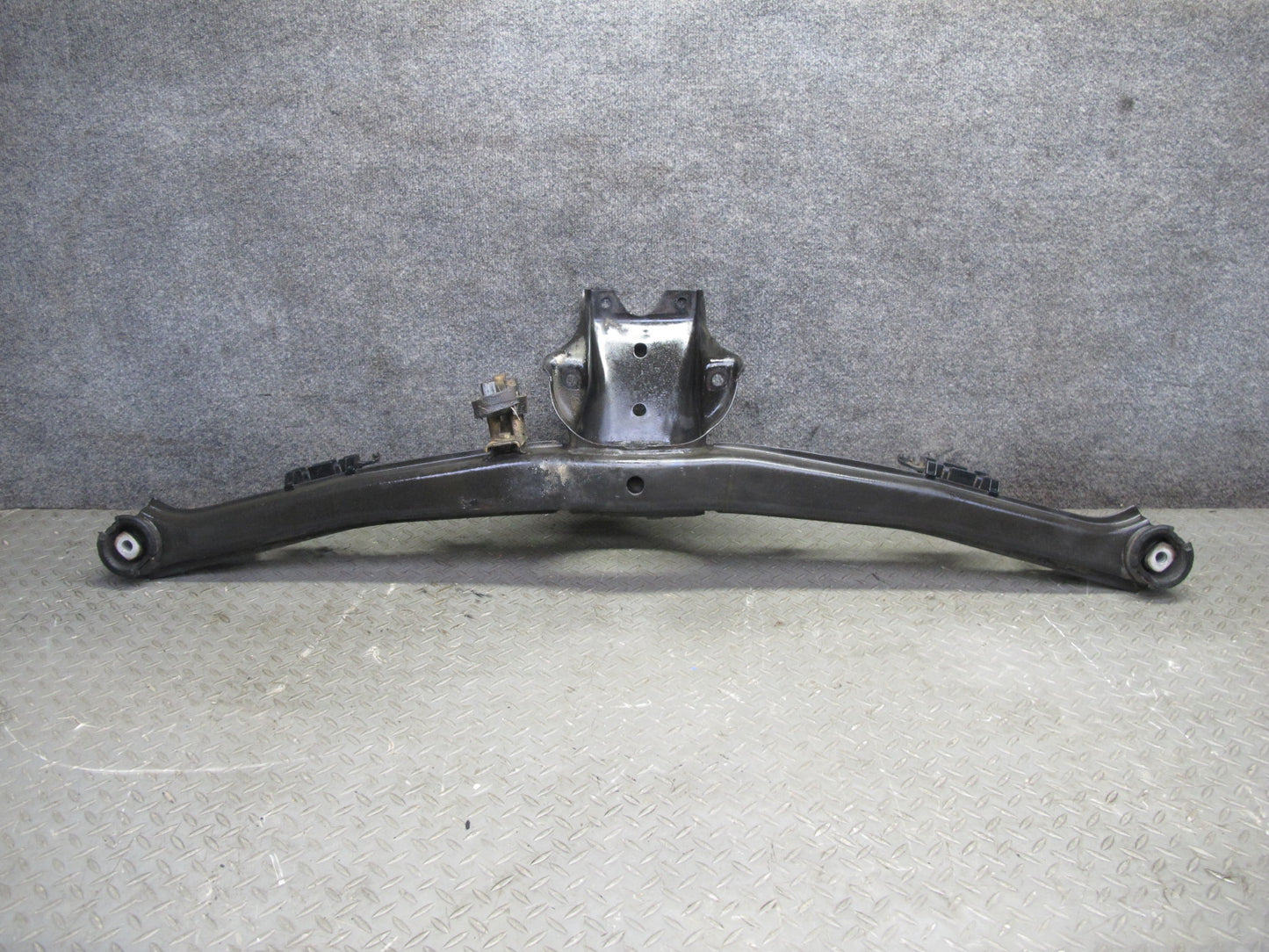 95-99 BMW E36 318ti Compact Rear Suspension Crossmember Subframe Bracket OEM