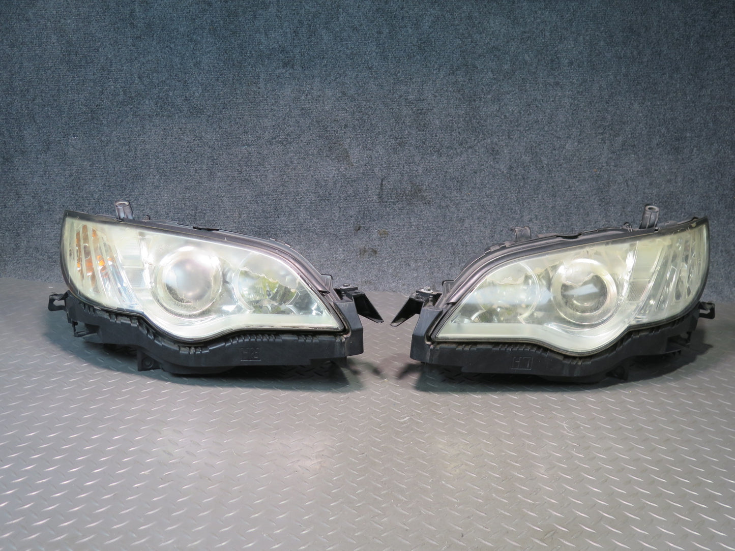 06-08 JDM Subaru Legacy BP5 Set of 2 Front Xenon HID Headlight Lamp OEM