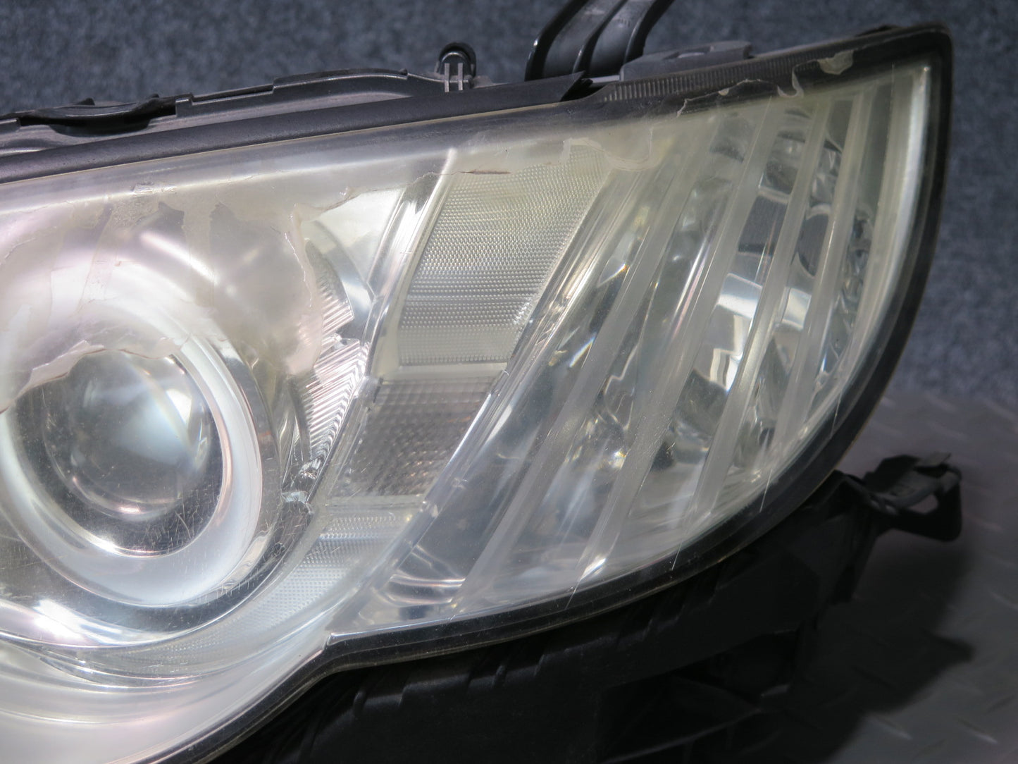 06-08 JDM Subaru Legacy BP5 Set of 2 Front Xenon HID Headlight Lamp OEM