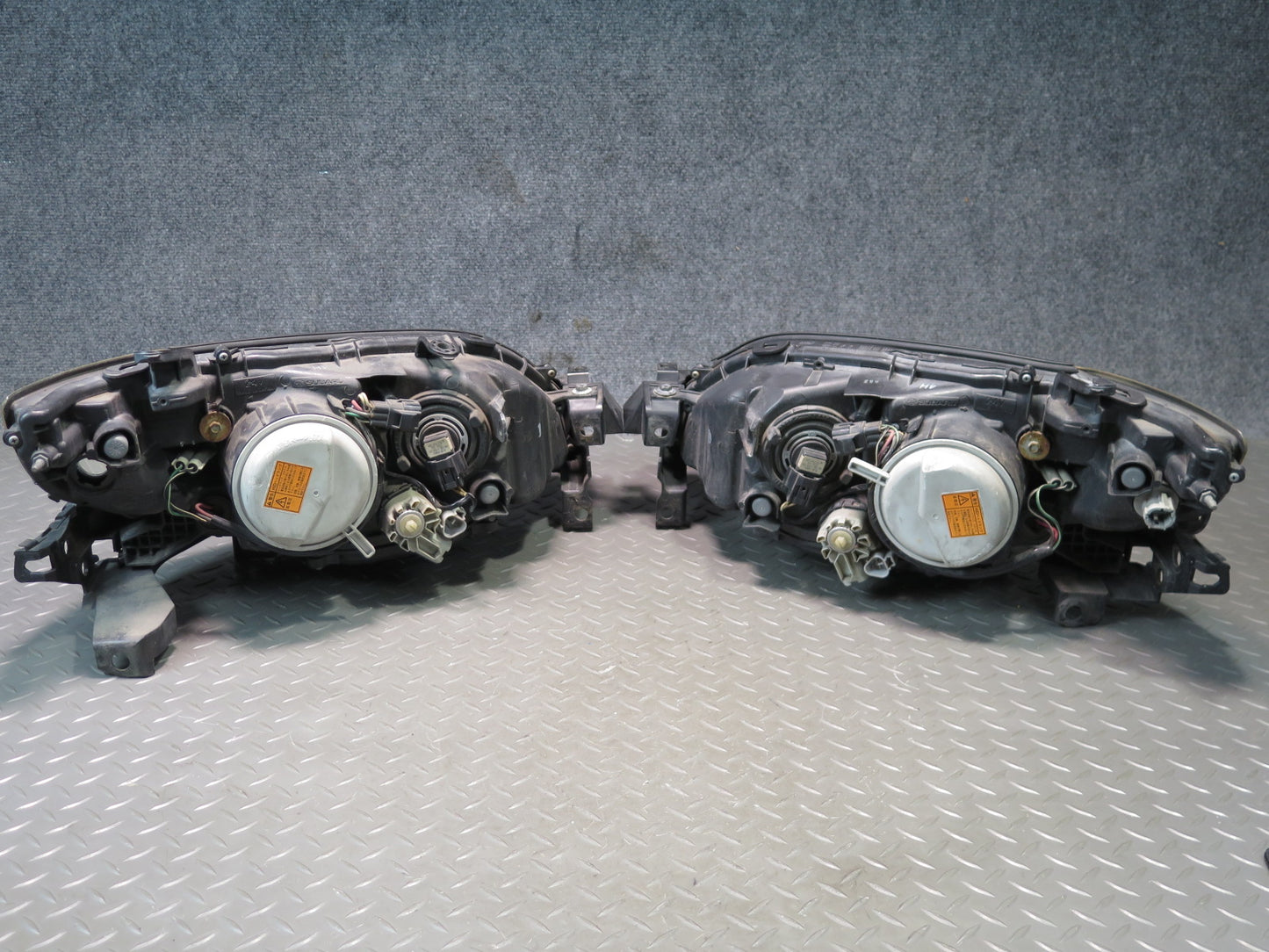 06-08 JDM Subaru Legacy BP5 Set of 2 Front Xenon HID Headlight Lamp OEM