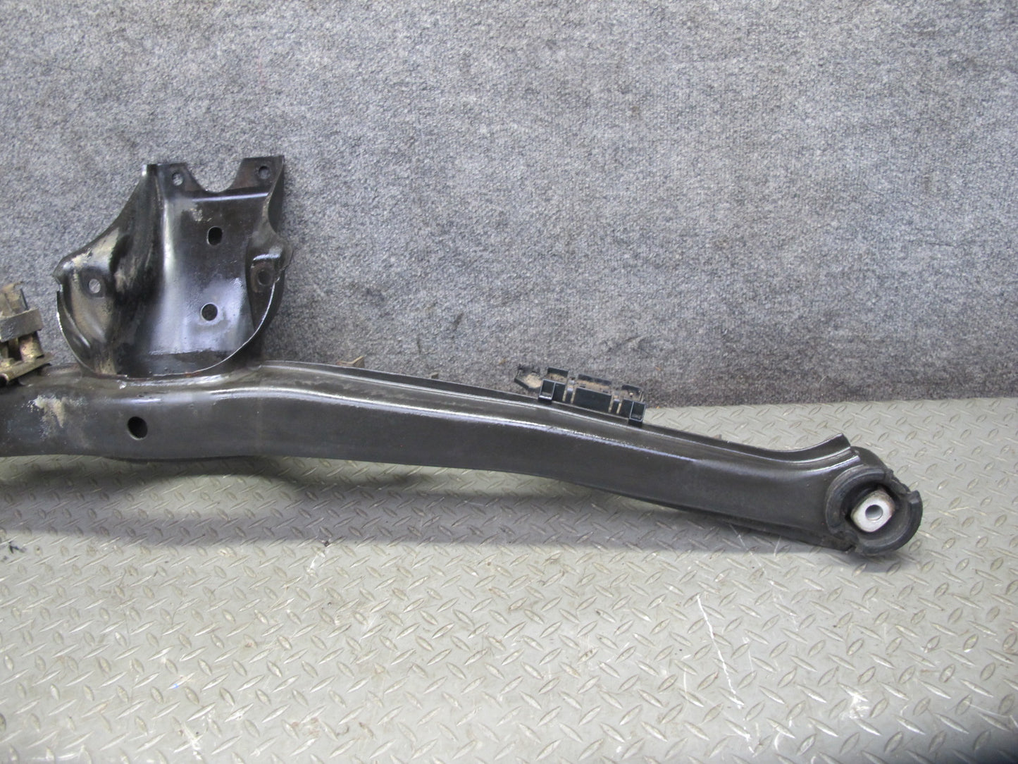 95-99 BMW E36 318ti Compact Rear Suspension Crossmember Subframe Bracket OEM