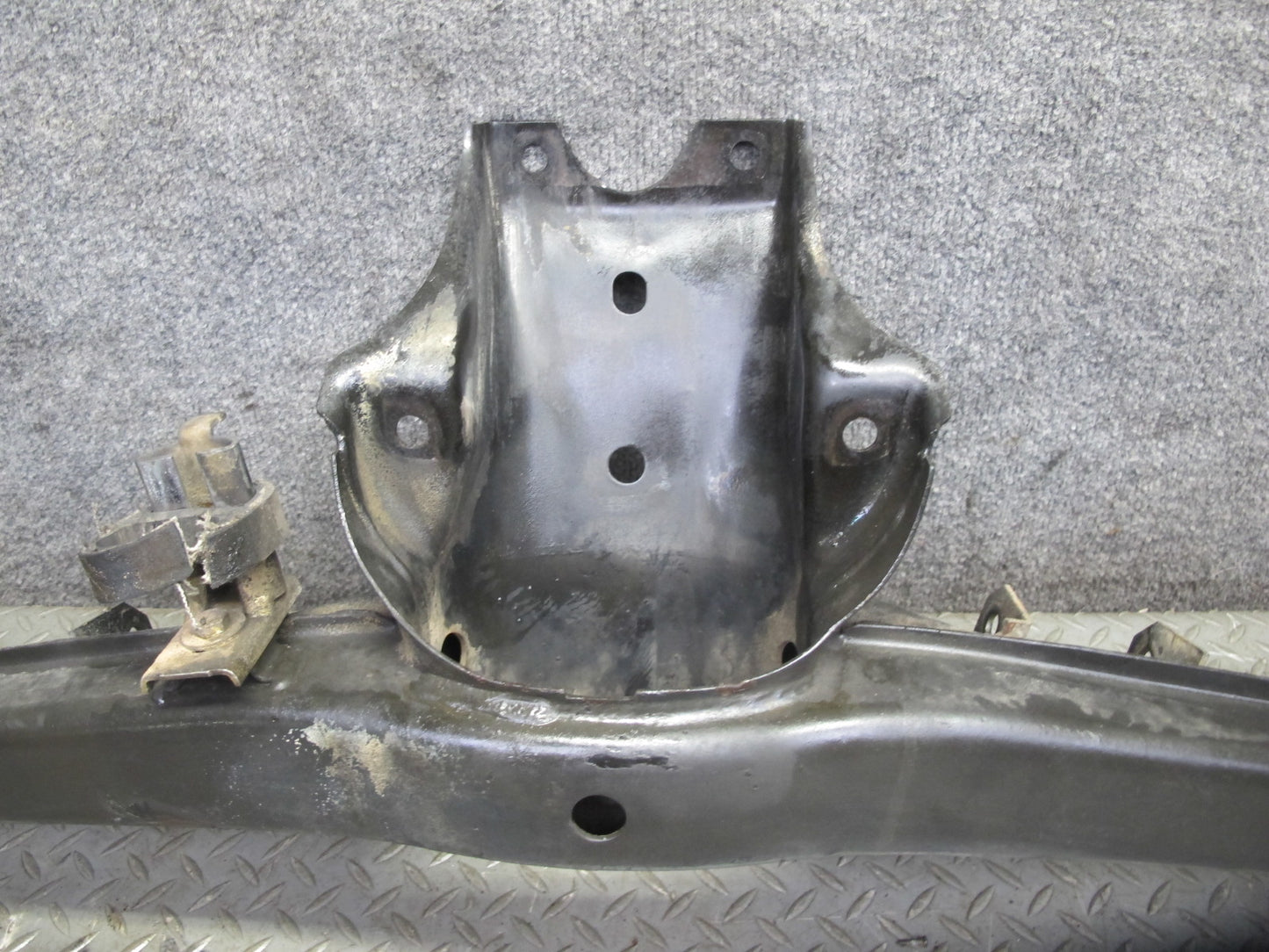 95-99 BMW E36 318ti Compact Rear Suspension Crossmember Subframe Bracket OEM