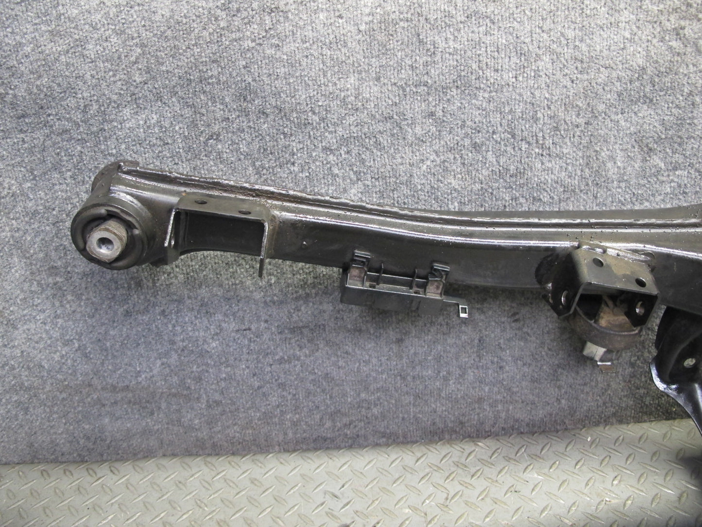 95-99 BMW E36 318ti Compact Rear Suspension Crossmember Subframe Bracket OEM