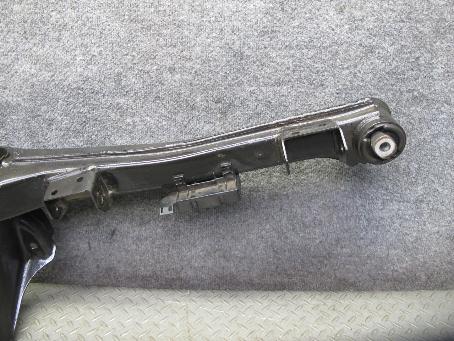 95-99 BMW E36 318ti Compact Rear Suspension Crossmember Subframe Bracket OEM