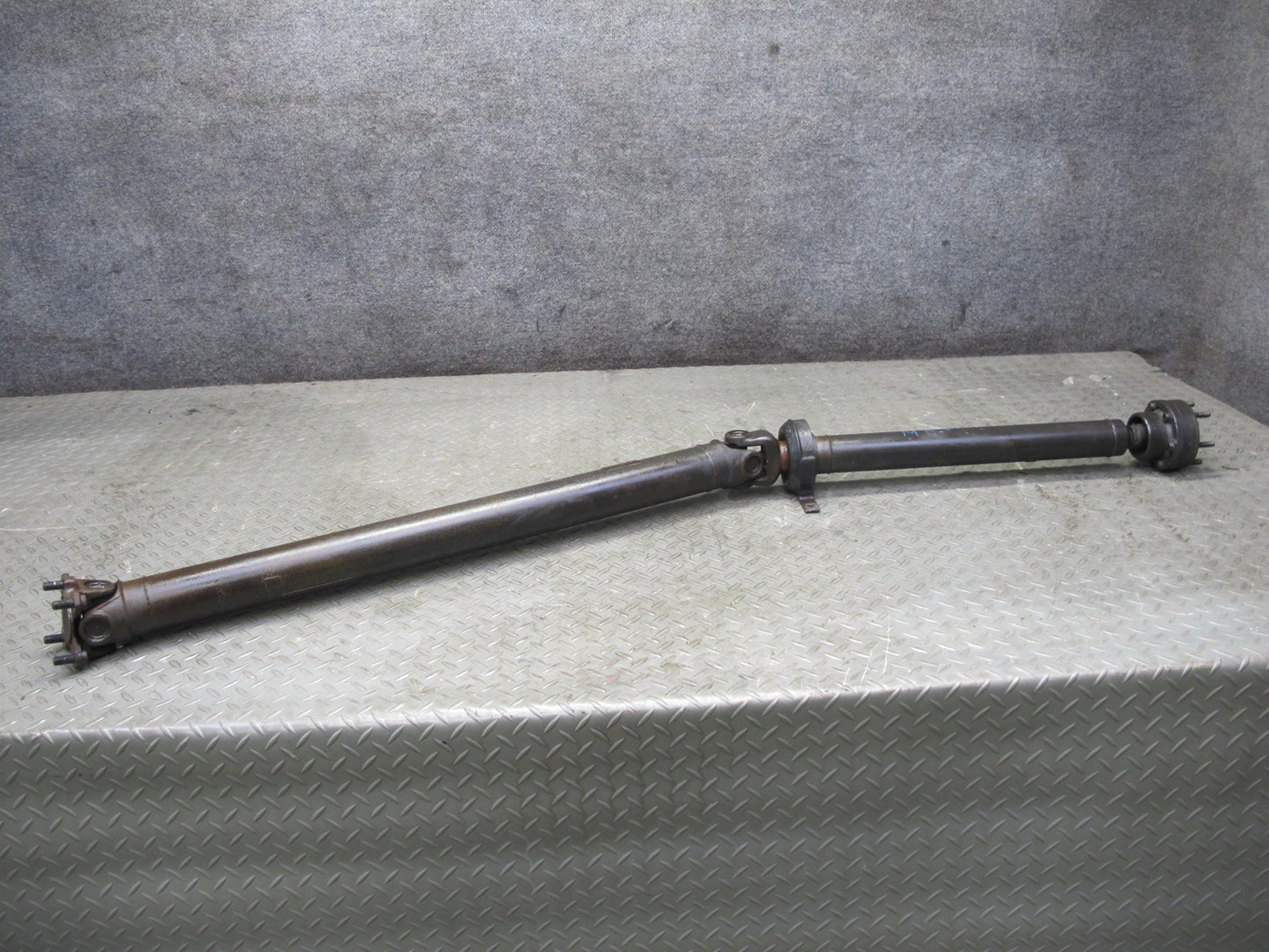 84-86 BMW E24 633CSI 635CSI M30 A/T Rear Drive Shaft Driveshaft 115K Miles OEM