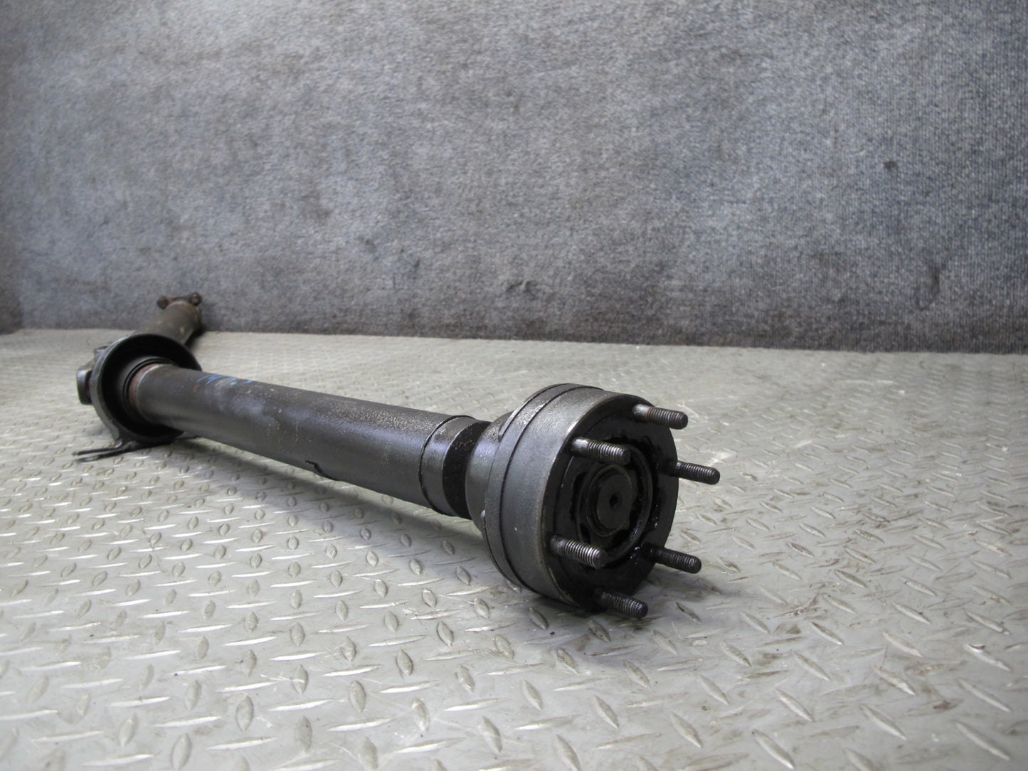 84-86 BMW E24 633CSI 635CSI M30 A/T Rear Drive Shaft Driveshaft 115K Miles OEM