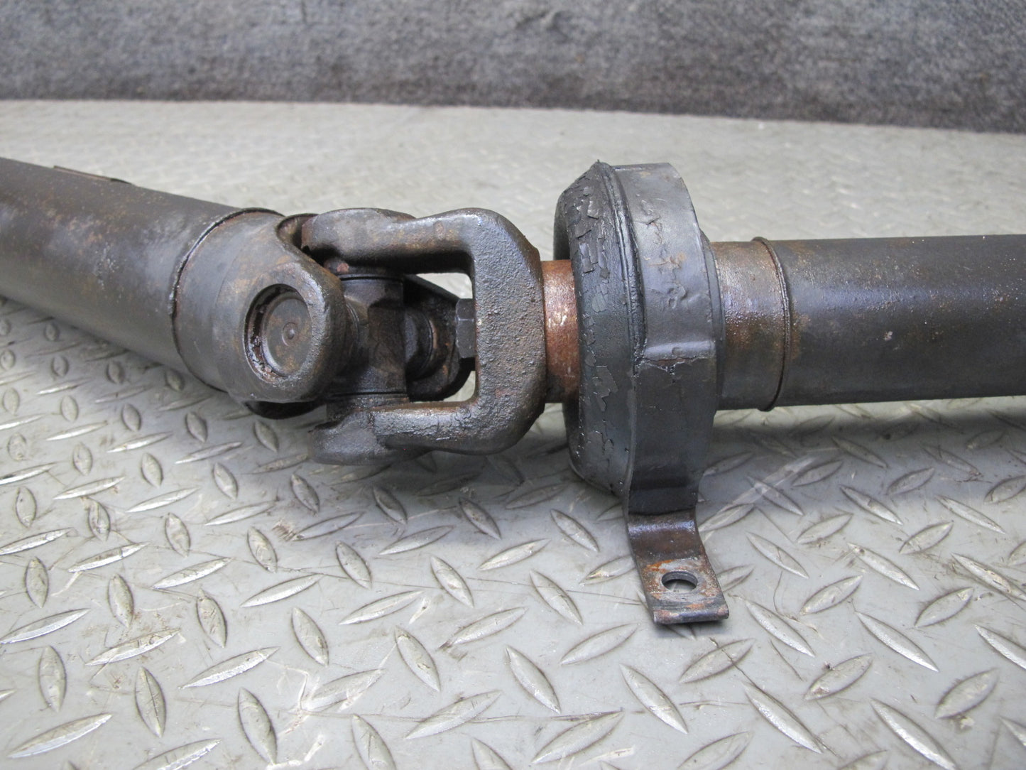 84-86 BMW E24 633CSI 635CSI M30 A/T Rear Drive Shaft Driveshaft 115K Miles OEM