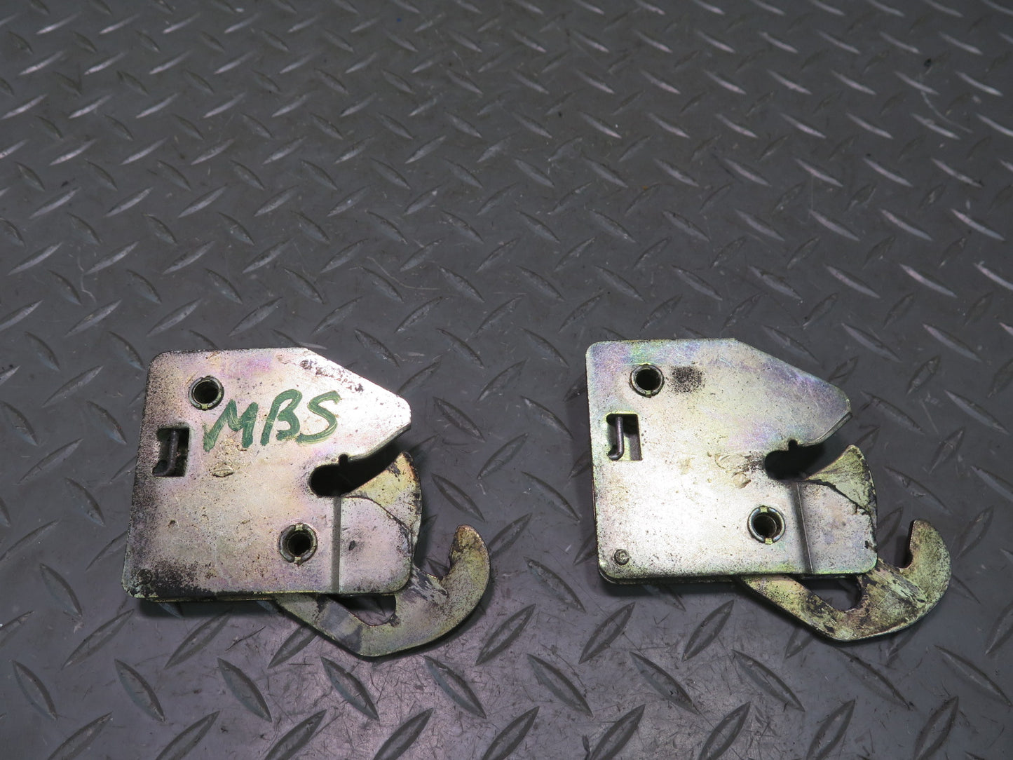 77-89 BMW E24 633CSi 635CSi Front Left & Right Hood Lock Latch Actuator Set OEM