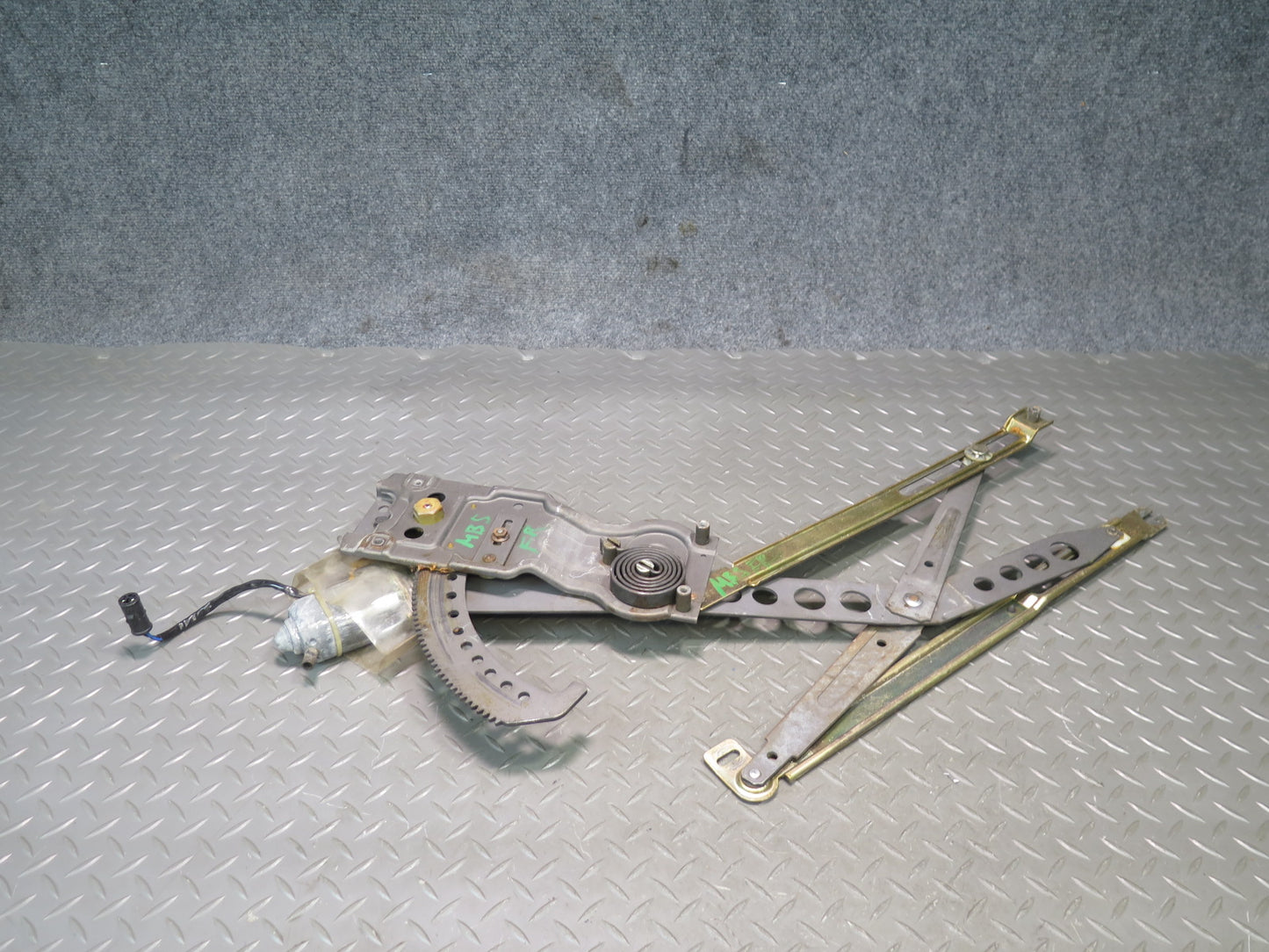 78-89 BMW E24 633CSi 635CSi Right Passenger Door Window Regulator w Motor OEM