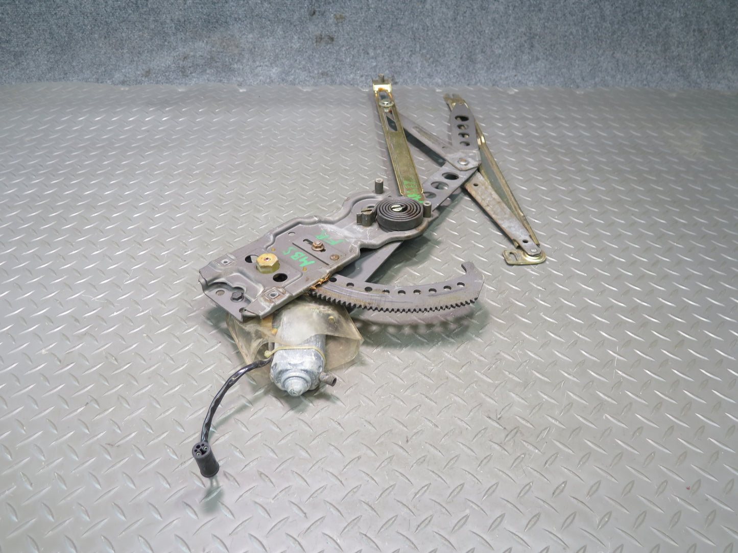 78-89 BMW E24 633CSi 635CSi Right Passenger Door Window Regulator w Motor OEM