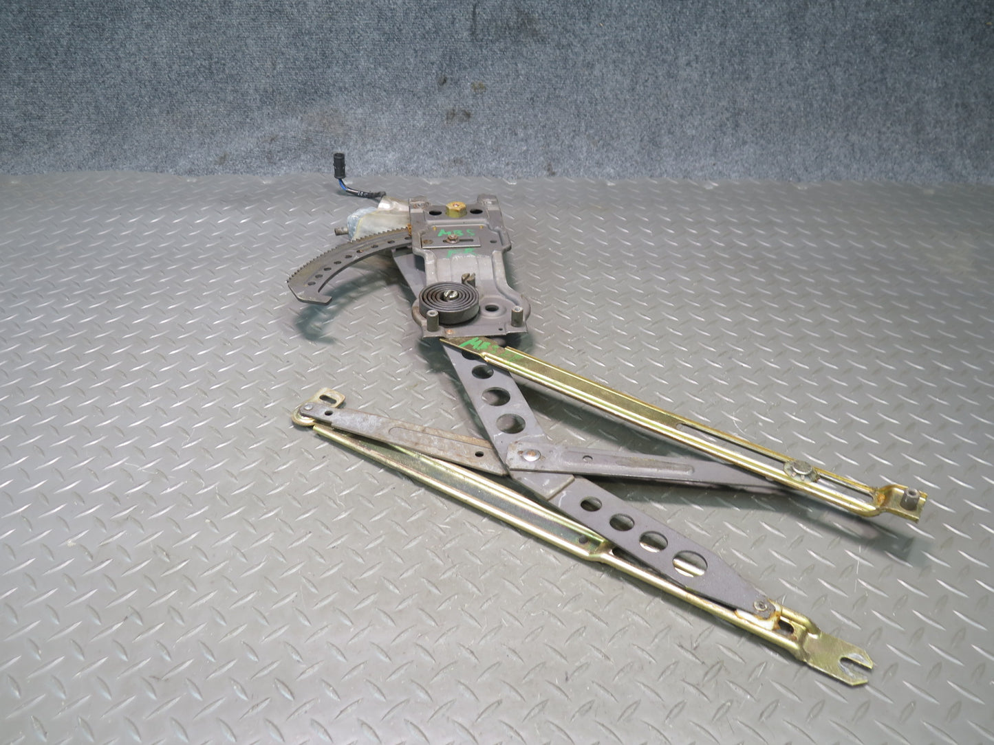 78-89 BMW E24 633CSi 635CSi Right Passenger Door Window Regulator w Motor OEM