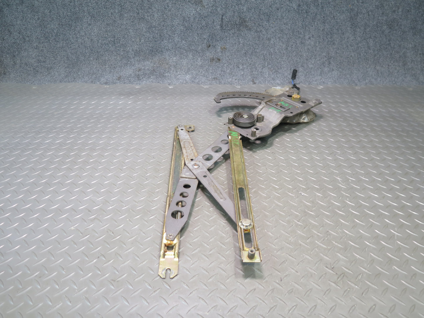 78-89 BMW E24 633CSi 635CSi Right Passenger Door Window Regulator w Motor OEM