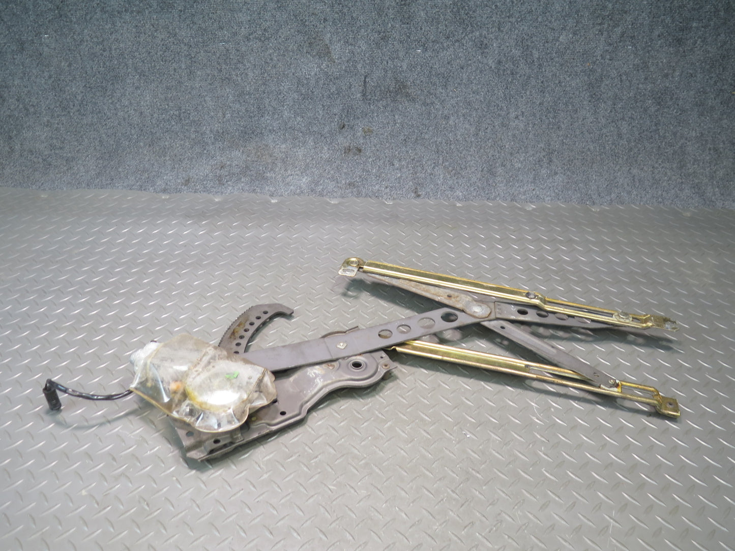 78-89 BMW E24 633CSi 635CSi Right Passenger Door Window Regulator w Motor OEM