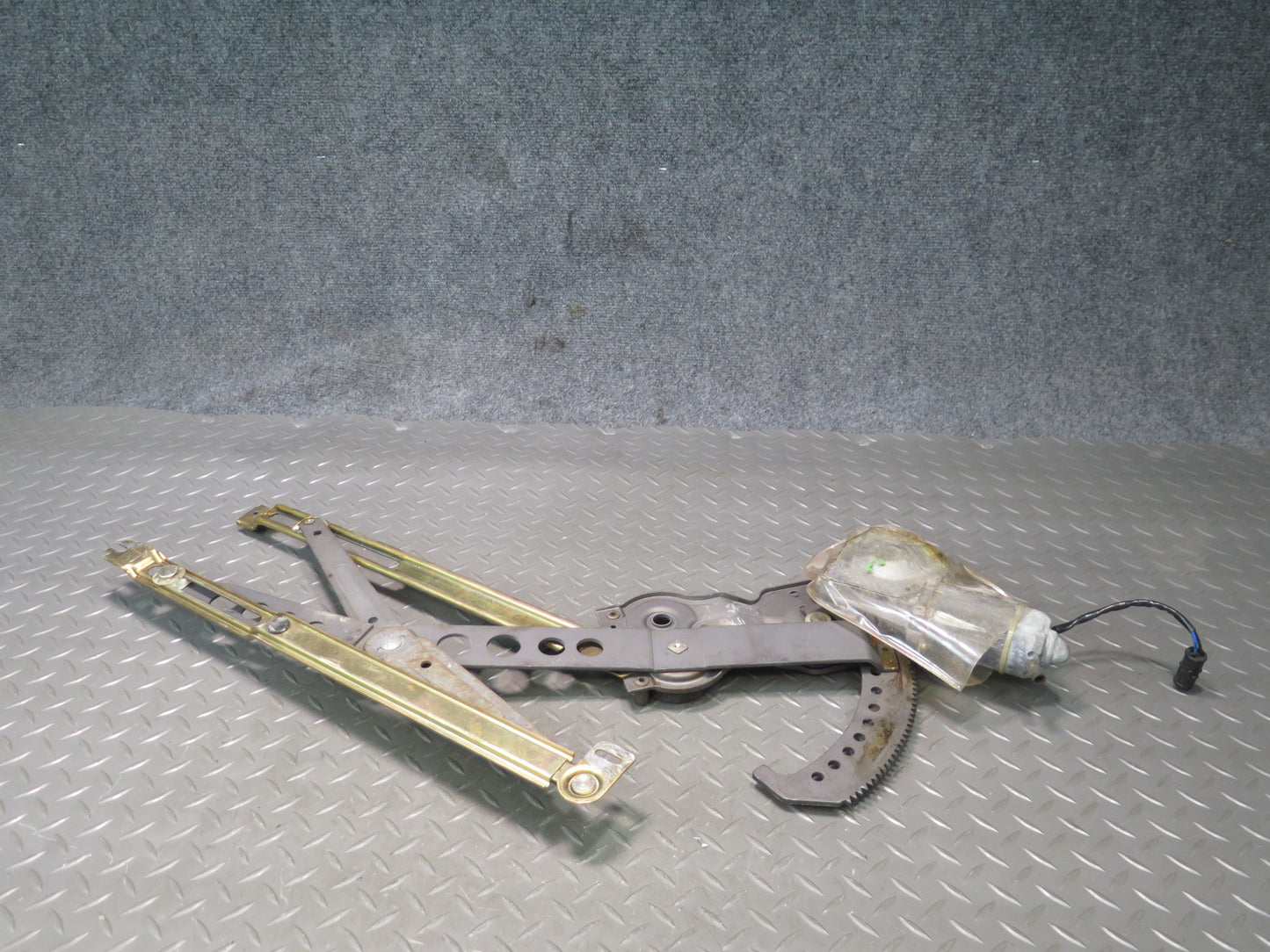 78-89 BMW E24 633CSi 635CSi Right Passenger Door Window Regulator w Motor OEM
