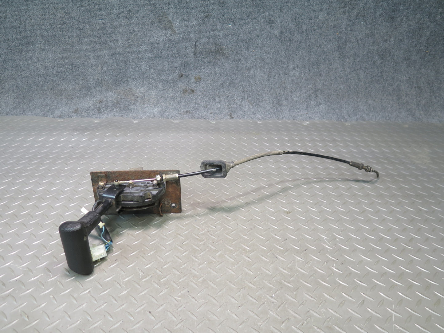 84-89 BMW E24 633CSI 635CSI A/T Gear Shifter Selector w Cable OEM