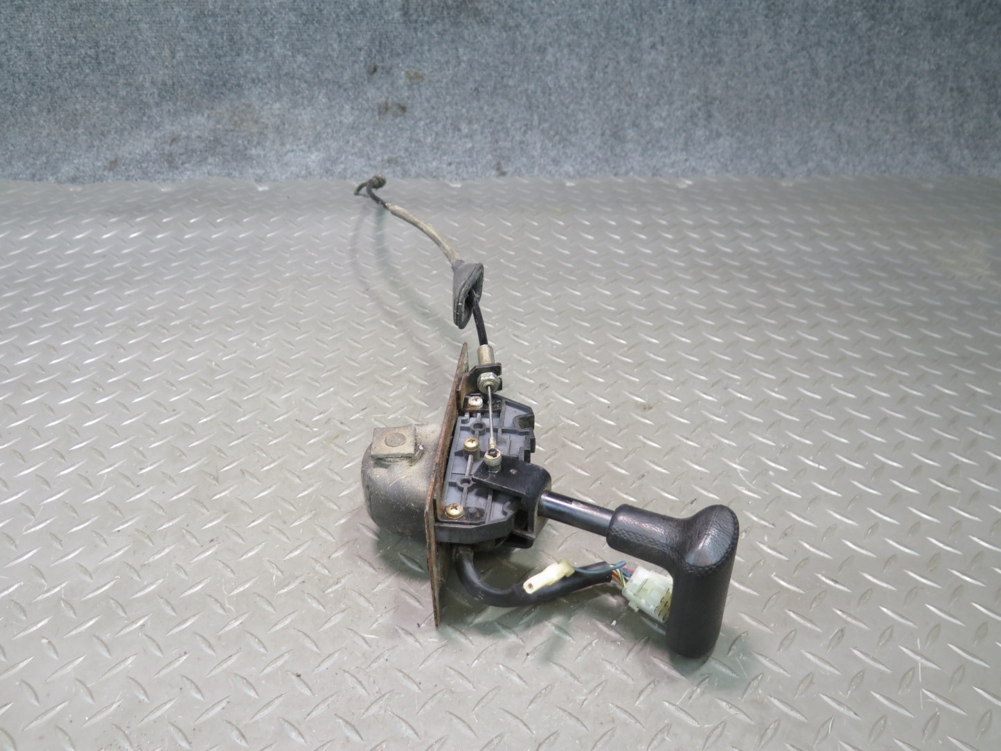 84-89 BMW E24 633CSI 635CSI A/T Gear Shifter Selector w Cable OEM