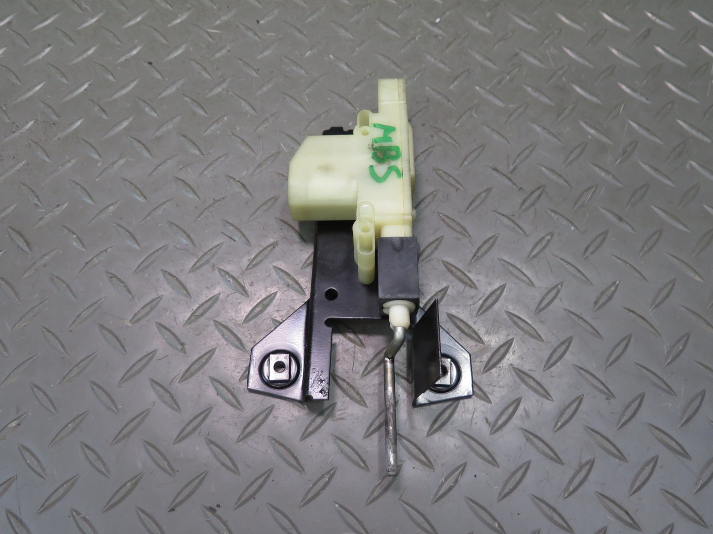 83-89 BMW E24 633CSI 635CSI Fuel Tank Filler Door Lid Lock Actuator 1373185 OEM