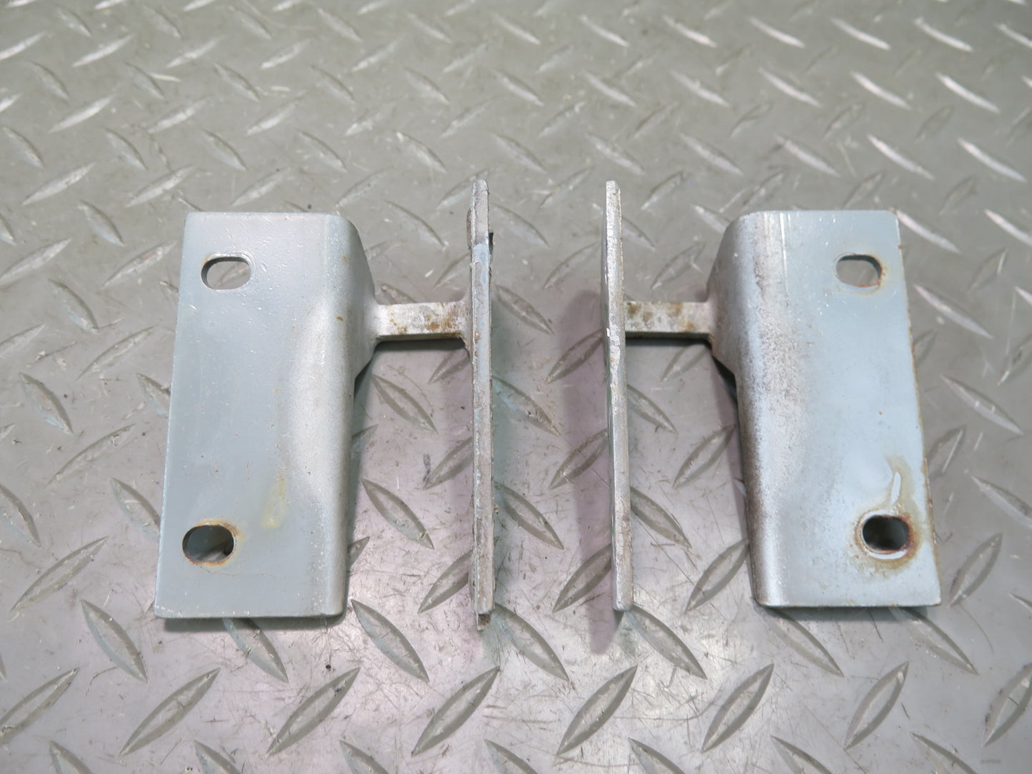 78-89 BMW E24 633CSI 635CSI Front Left & Right Hood Bonnet Catch Bracket Set OEM