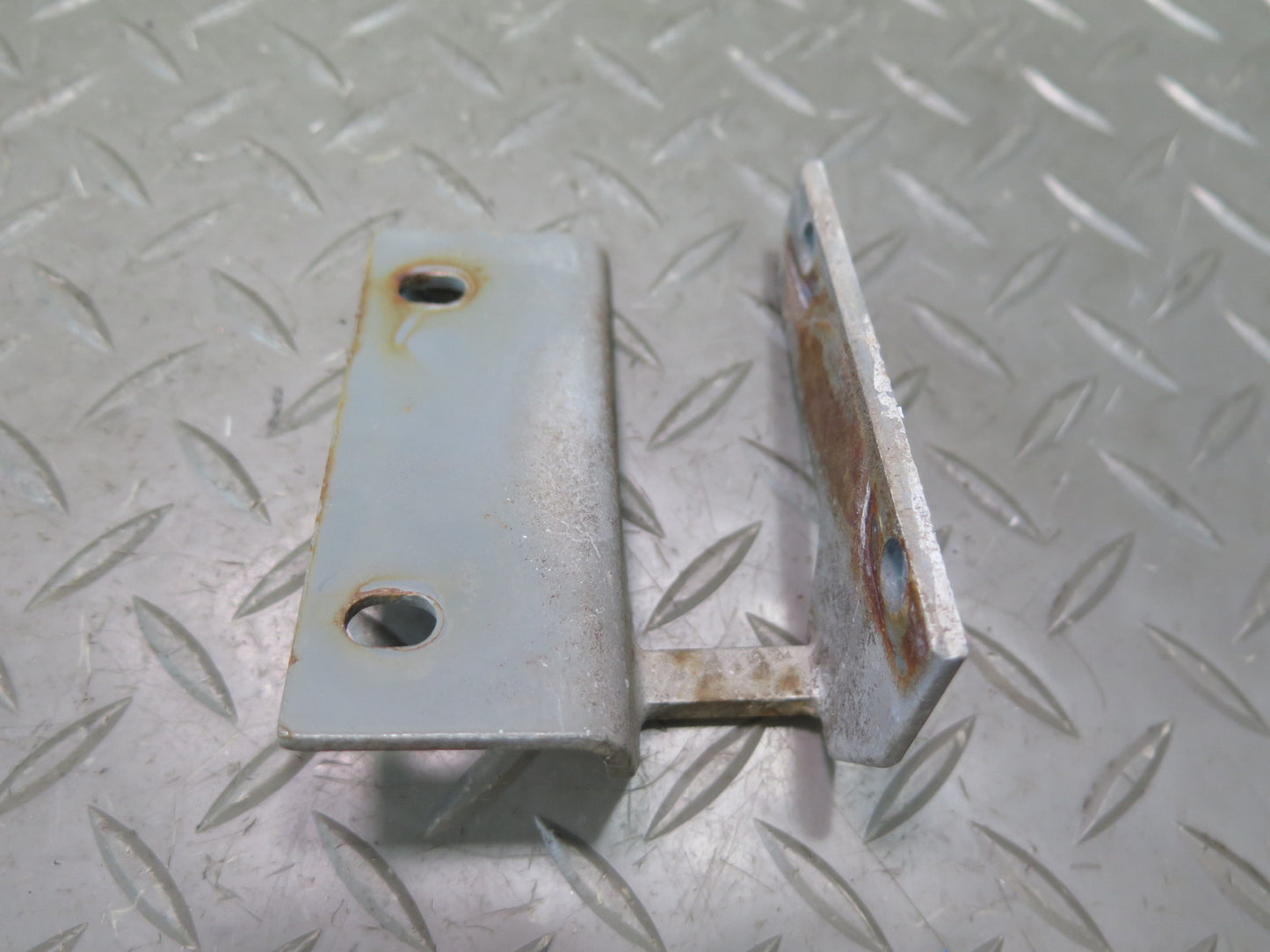 78-89 BMW E24 633CSI 635CSI Front Left & Right Hood Bonnet Catch Bracket Set OEM