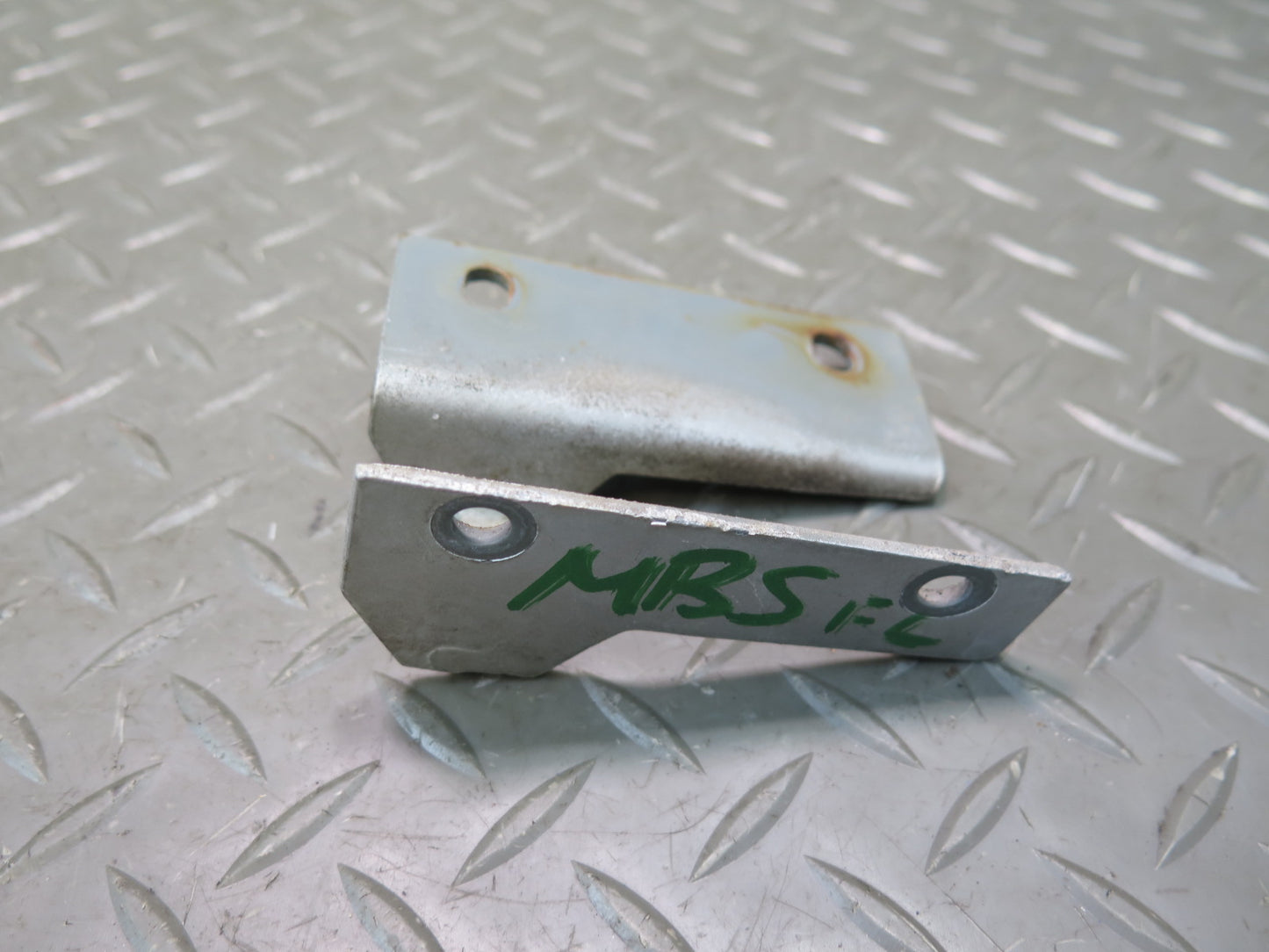 78-89 BMW E24 633CSI 635CSI Front Left & Right Hood Bonnet Catch Bracket Set OEM