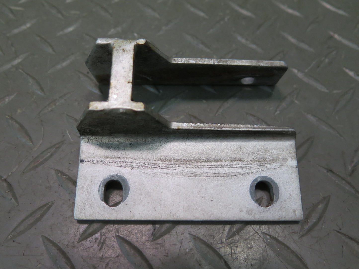 78-89 BMW E24 633CSI 635CSI Front Left & Right Hood Bonnet Catch Bracket Set OEM