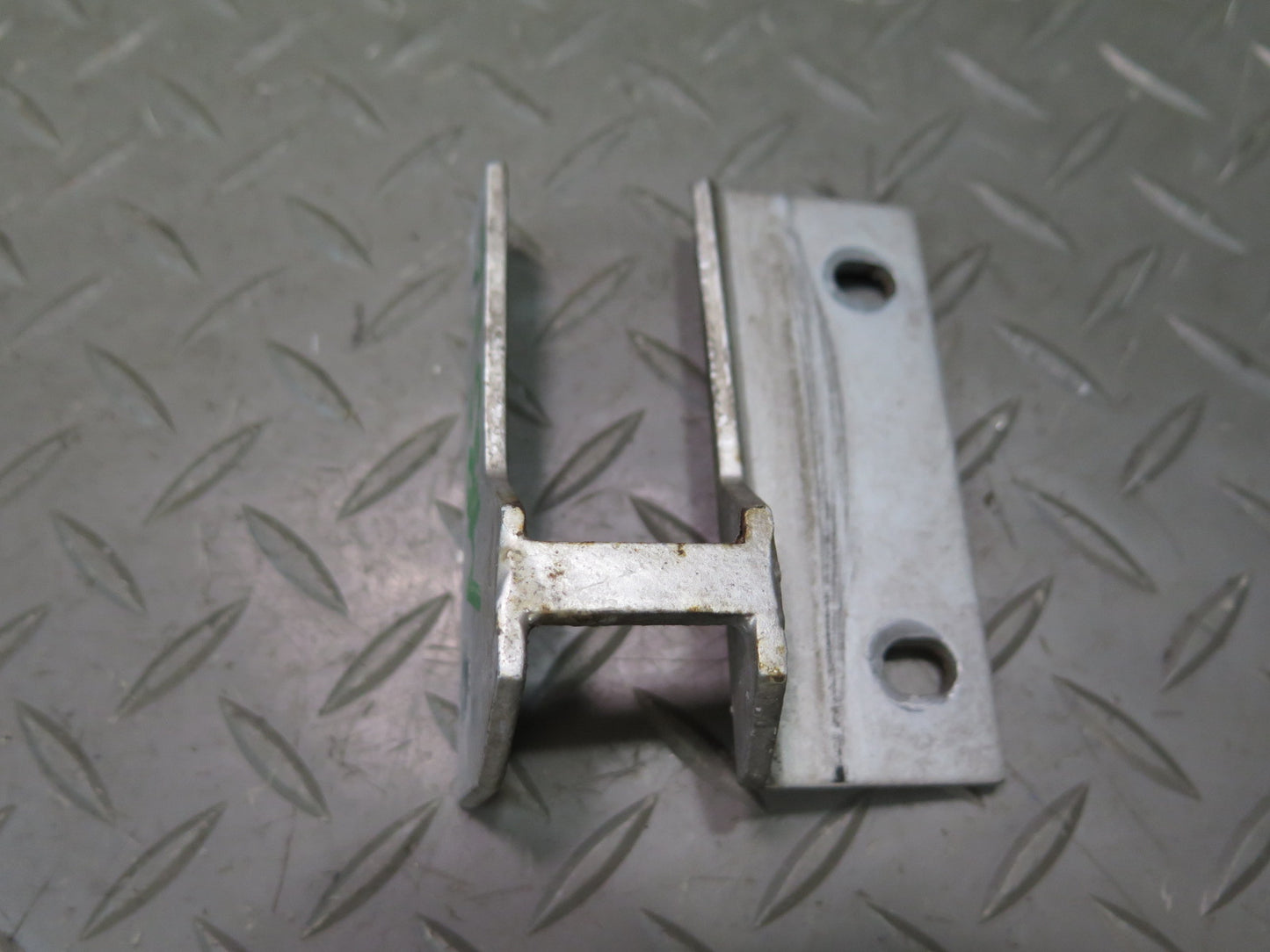 78-89 BMW E24 633CSI 635CSI Front Left & Right Hood Bonnet Catch Bracket Set OEM