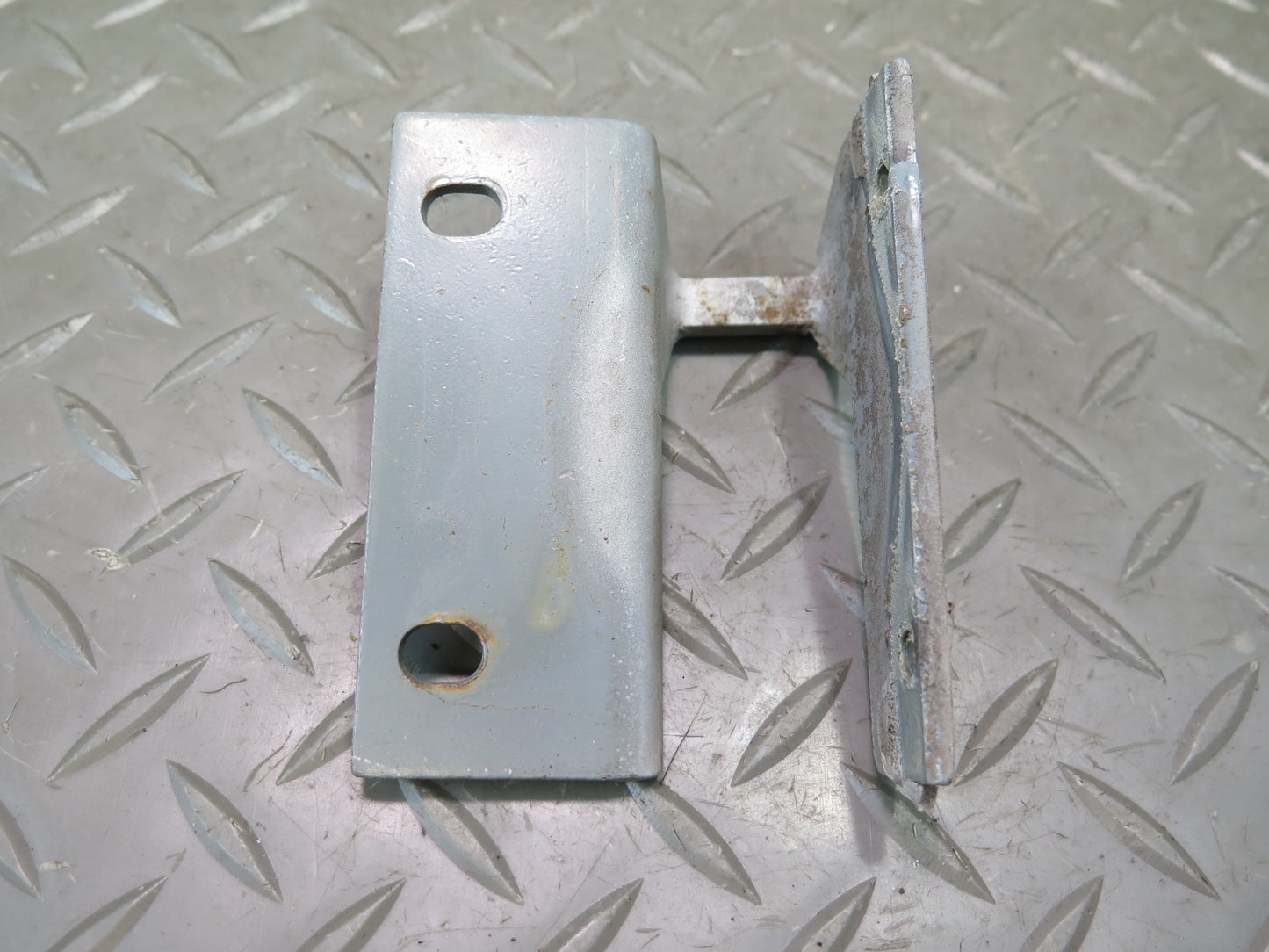 78-89 BMW E24 633CSI 635CSI Front Left & Right Hood Bonnet Catch Bracket Set OEM