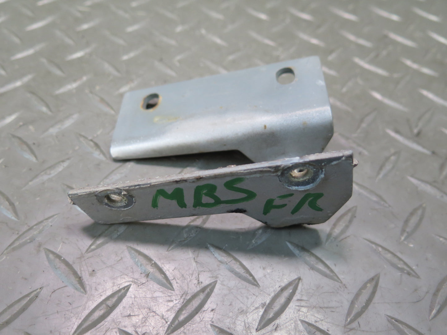 78-89 BMW E24 633CSI 635CSI Front Left & Right Hood Bonnet Catch Bracket Set OEM