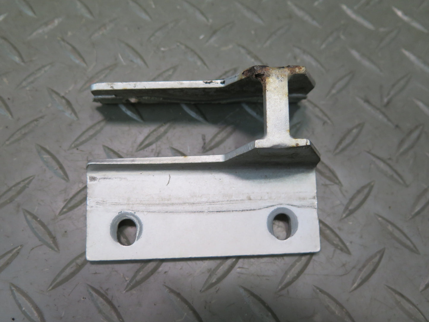 78-89 BMW E24 633CSI 635CSI Front Left & Right Hood Bonnet Catch Bracket Set OEM