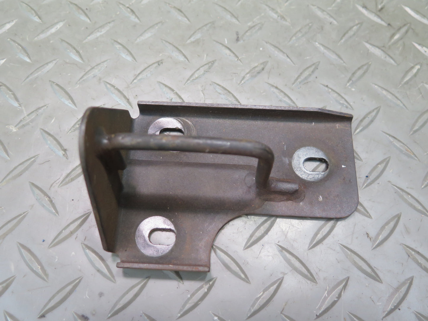 78-89 BMW E24 633CSI 635CSI Front Left & Right Hood Bonnet Catch Bracket Set OEM