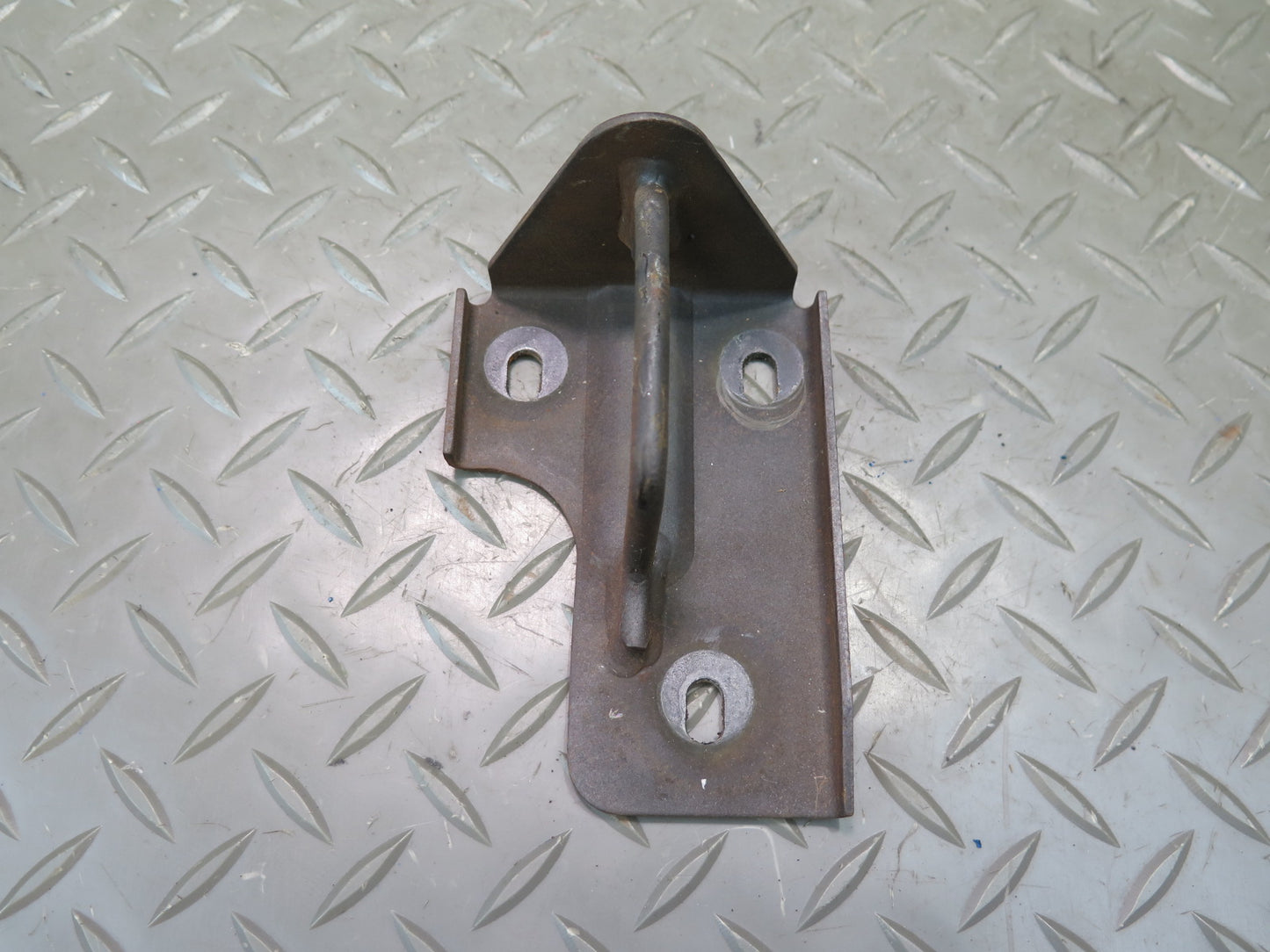 78-89 BMW E24 633CSI 635CSI Front Left & Right Hood Bonnet Catch Bracket Set OEM