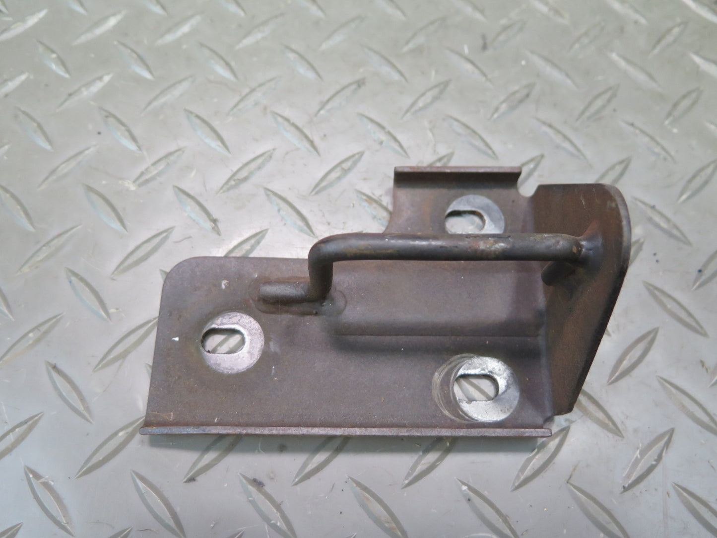 78-89 BMW E24 633CSI 635CSI Front Left & Right Hood Bonnet Catch Bracket Set OEM