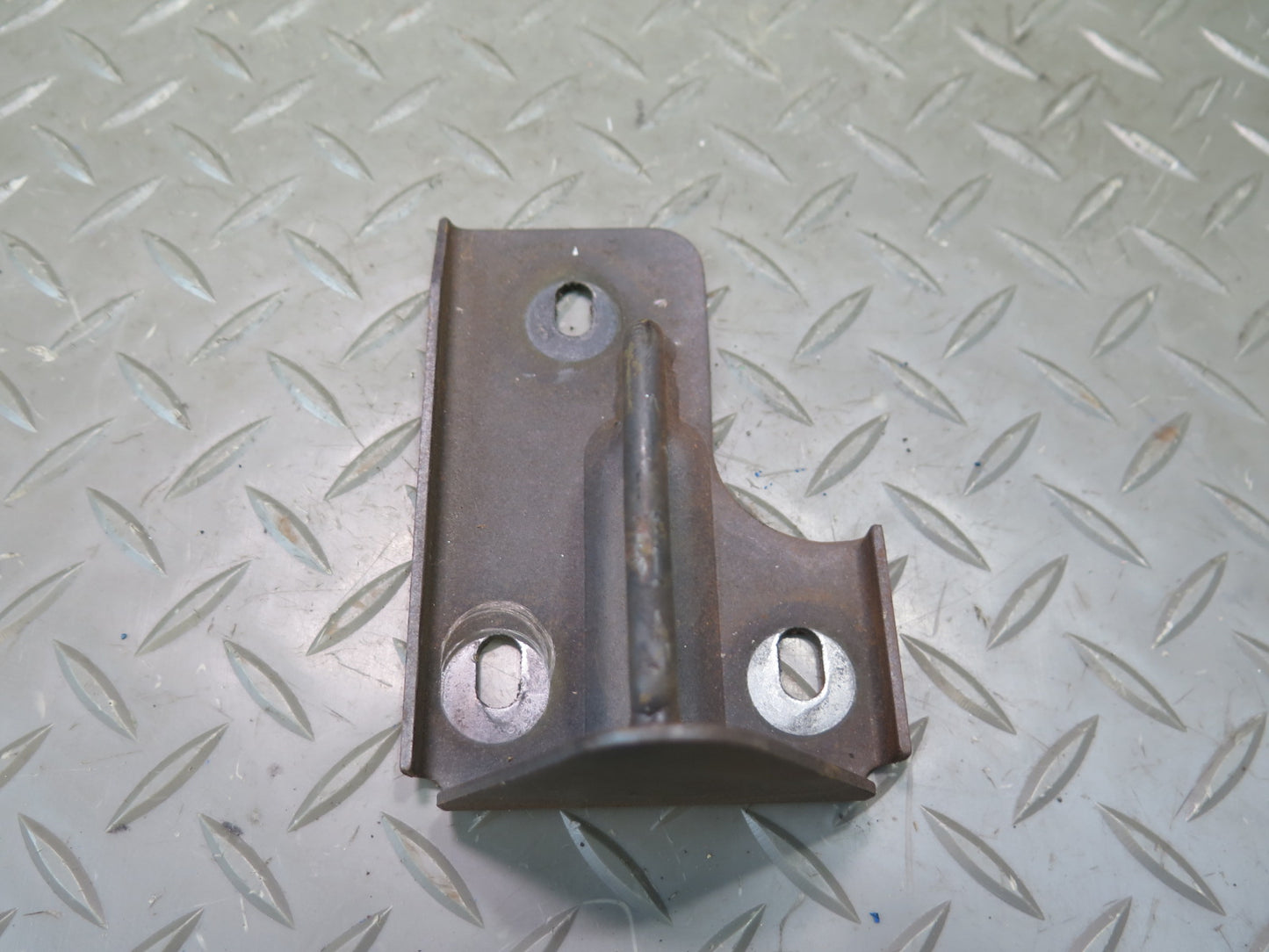 78-89 BMW E24 633CSI 635CSI Front Left & Right Hood Bonnet Catch Bracket Set OEM