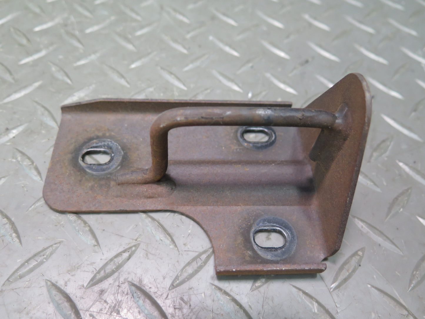 78-89 BMW E24 633CSI 635CSI Front Left & Right Hood Bonnet Catch Bracket Set OEM
