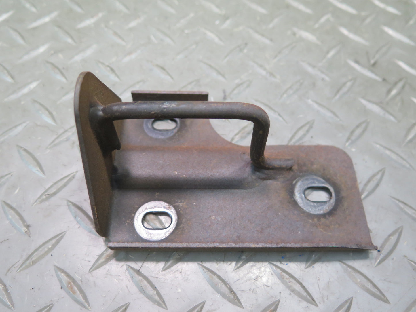78-89 BMW E24 633CSI 635CSI Front Left & Right Hood Bonnet Catch Bracket Set OEM