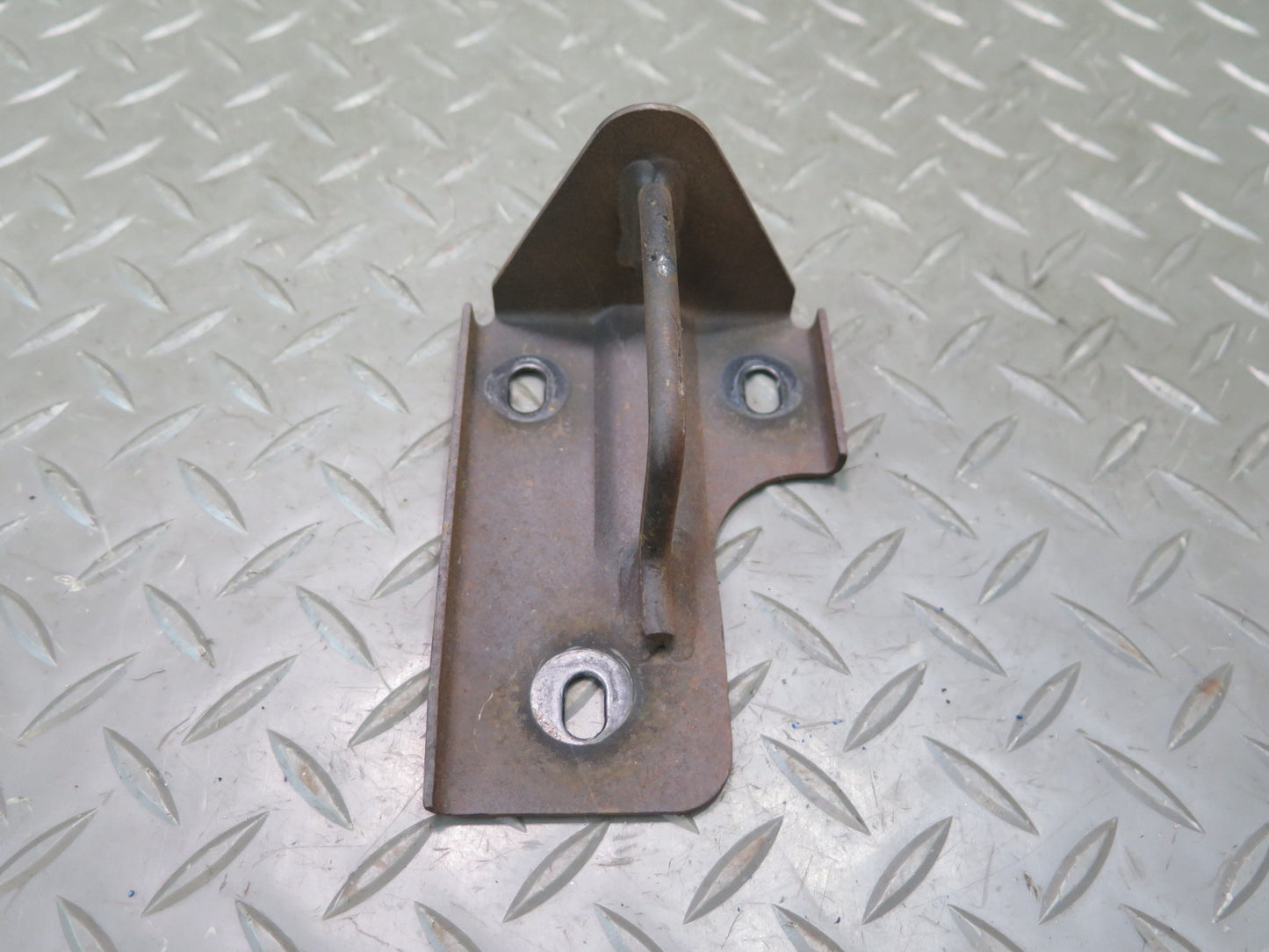 78-89 BMW E24 633CSI 635CSI Front Left & Right Hood Bonnet Catch Bracket Set OEM