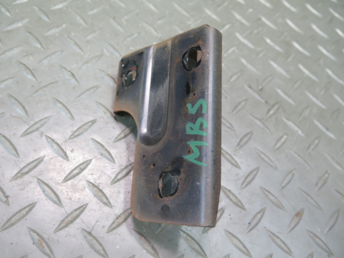 78-89 BMW E24 633CSI 635CSI Front Left & Right Hood Bonnet Catch Bracket Set OEM