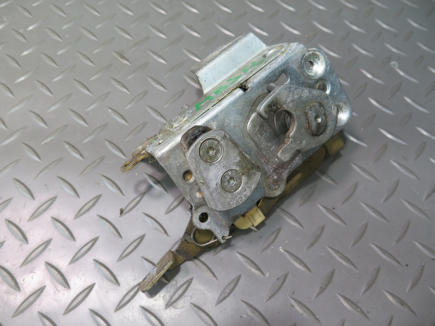 83-89 BMW E24 633CSi 635CSi Front Left Driver Door Lock Latch Catch OEM
